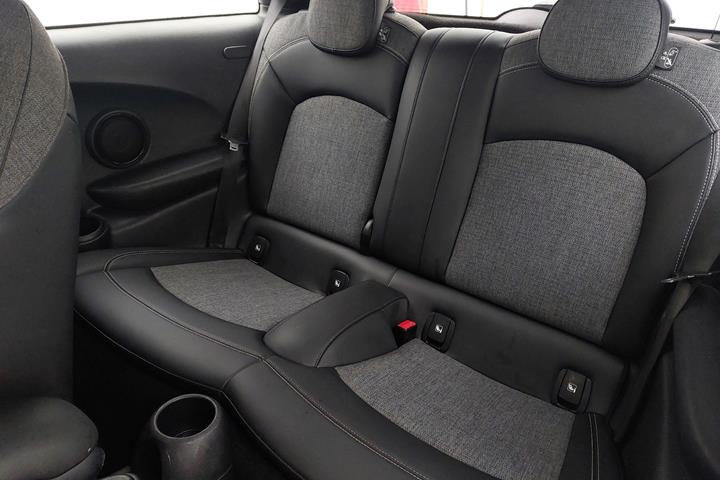 Sølv Mini Cooper fra 2020