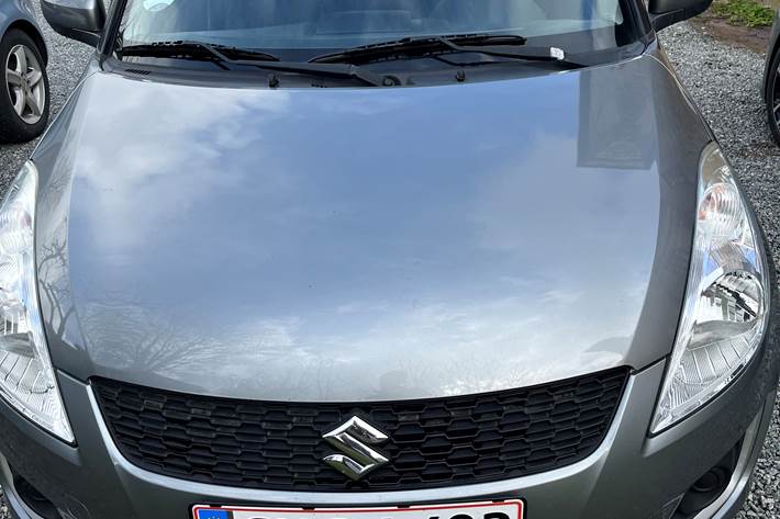 Grå Suzuki Swift fra 2015