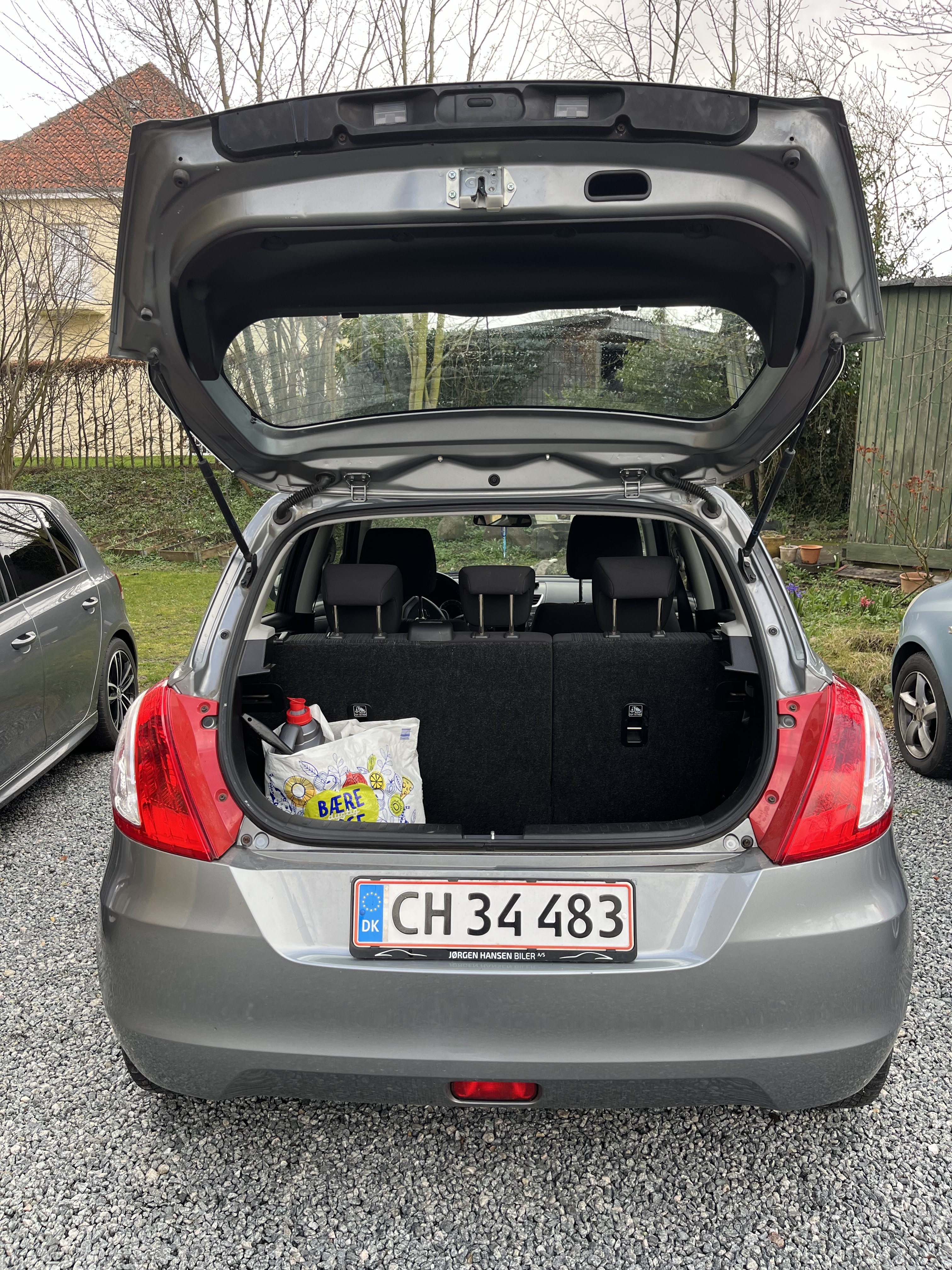 Grå Suzuki Swift fra 2015