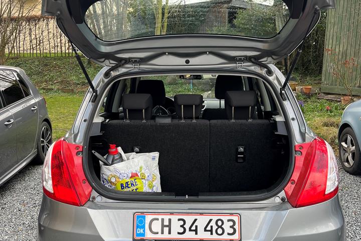 Grå Suzuki Swift fra 2015