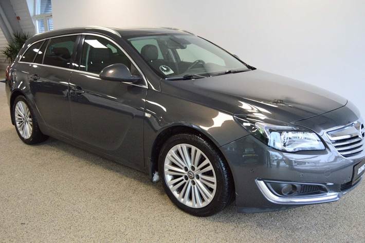 Grå Opel Insignia fra 2014