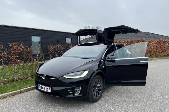 Sort Tesla Model X fra 2019
