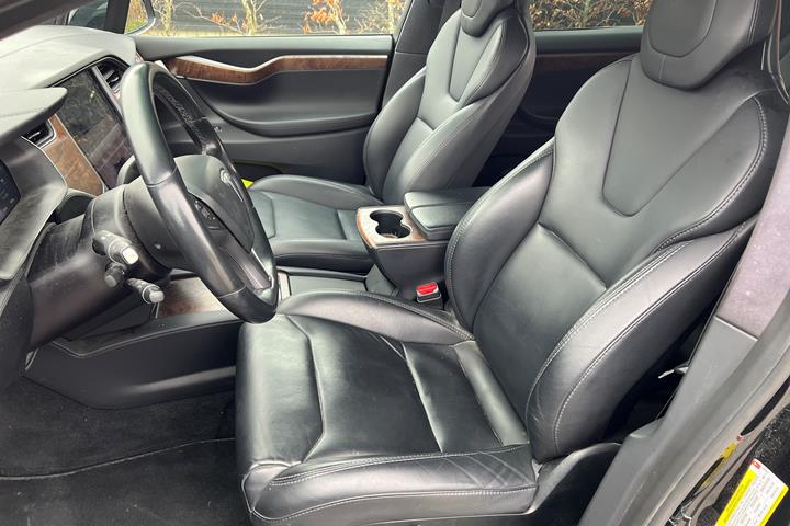 Sort Tesla Model X fra 2019