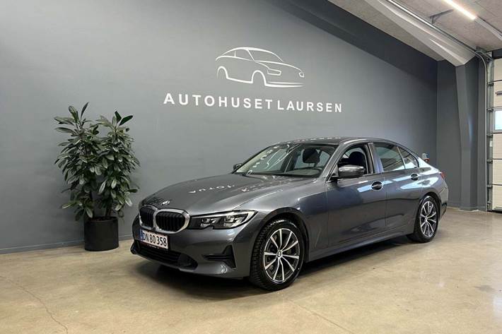Grå BMW 330i fra 2019 set udefra