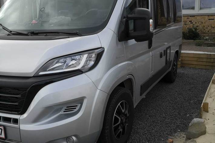 Grå Fiat Ducato fra 2021