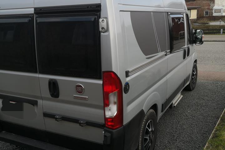 Grå Fiat Ducato fra 2021