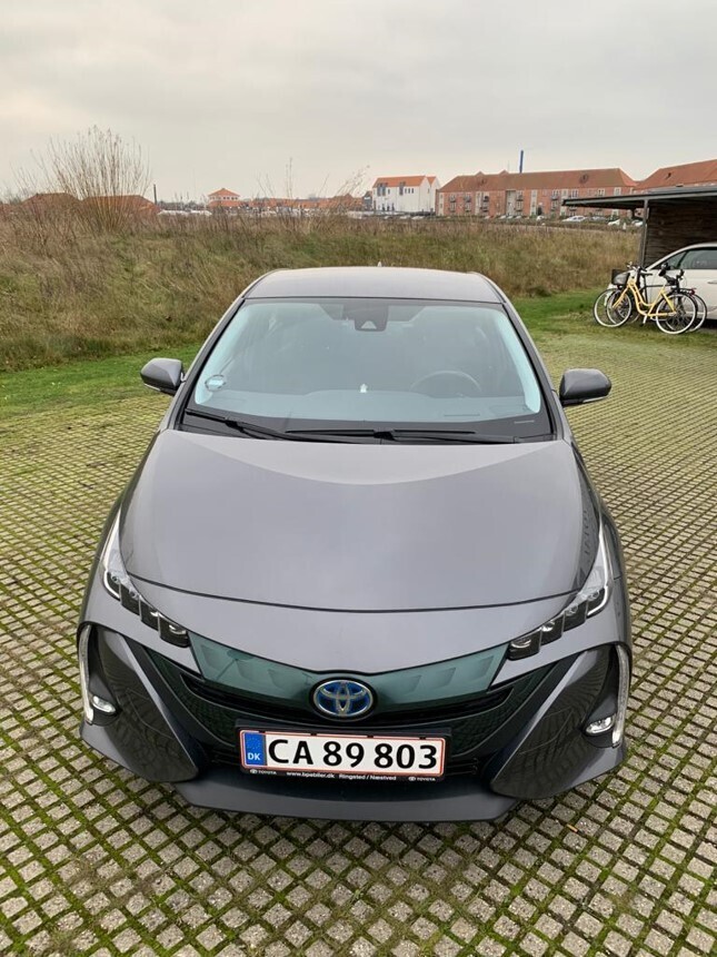 Grå Toyota Prius Plug-in fra 2018