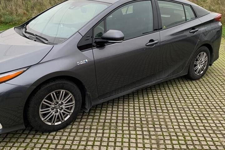 Grå Toyota Prius Plug-in fra 2018