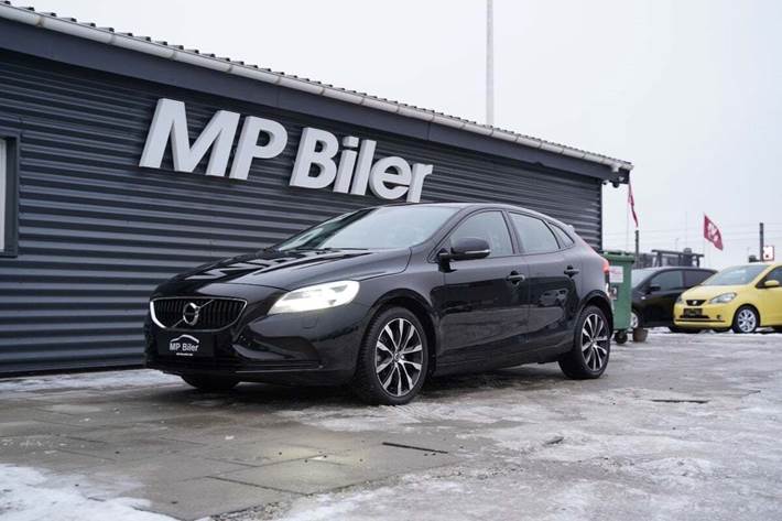 Sort Volvo V40 fra 2019