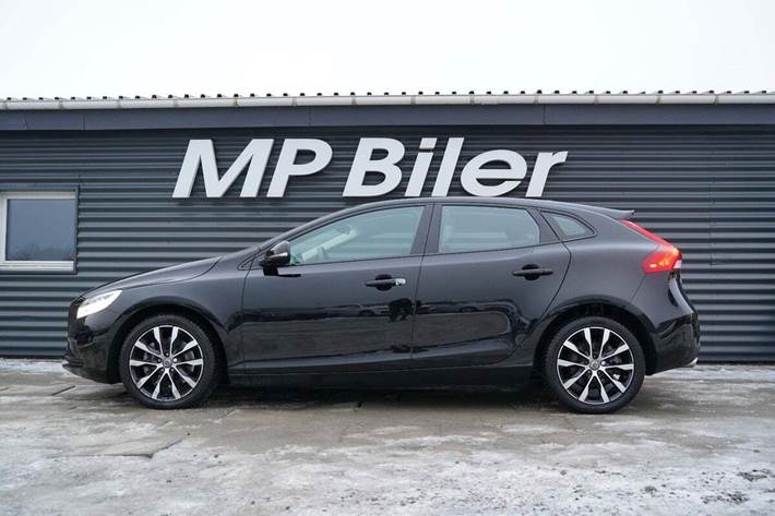 Sort Volvo V40 fra 2019