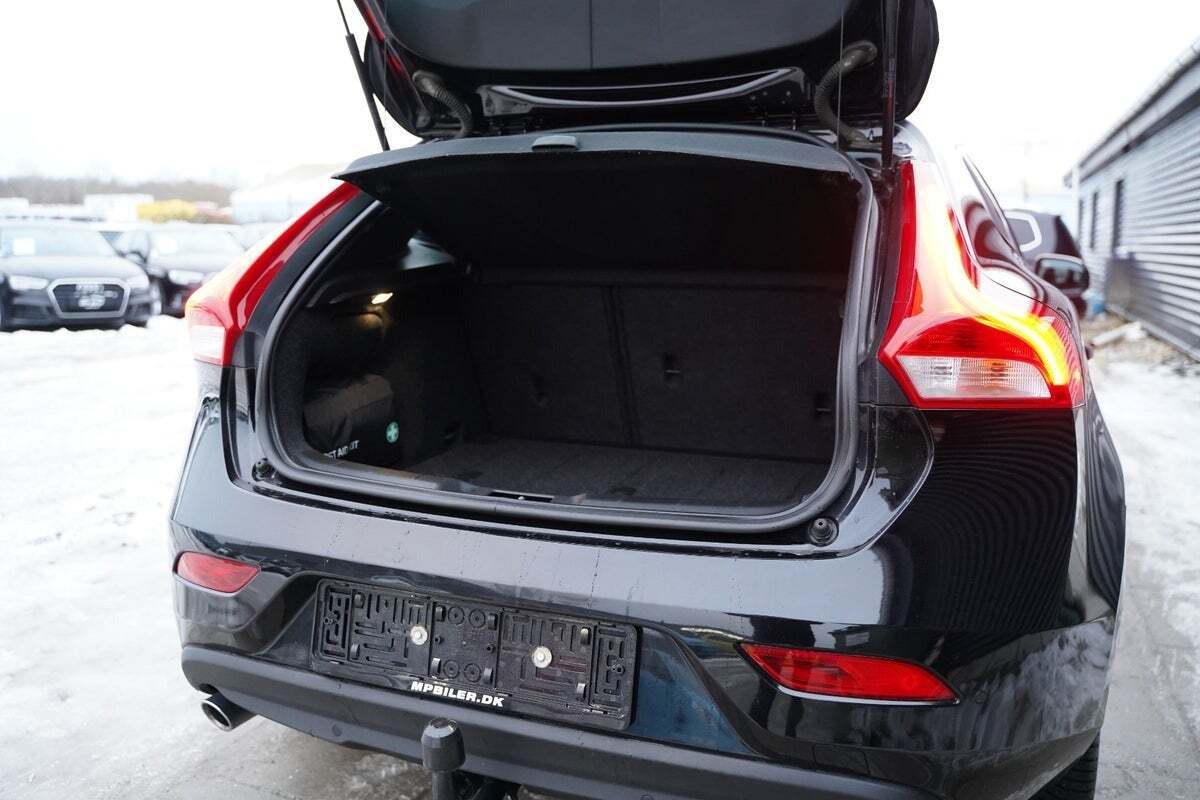 Sort Volvo V40 fra 2019