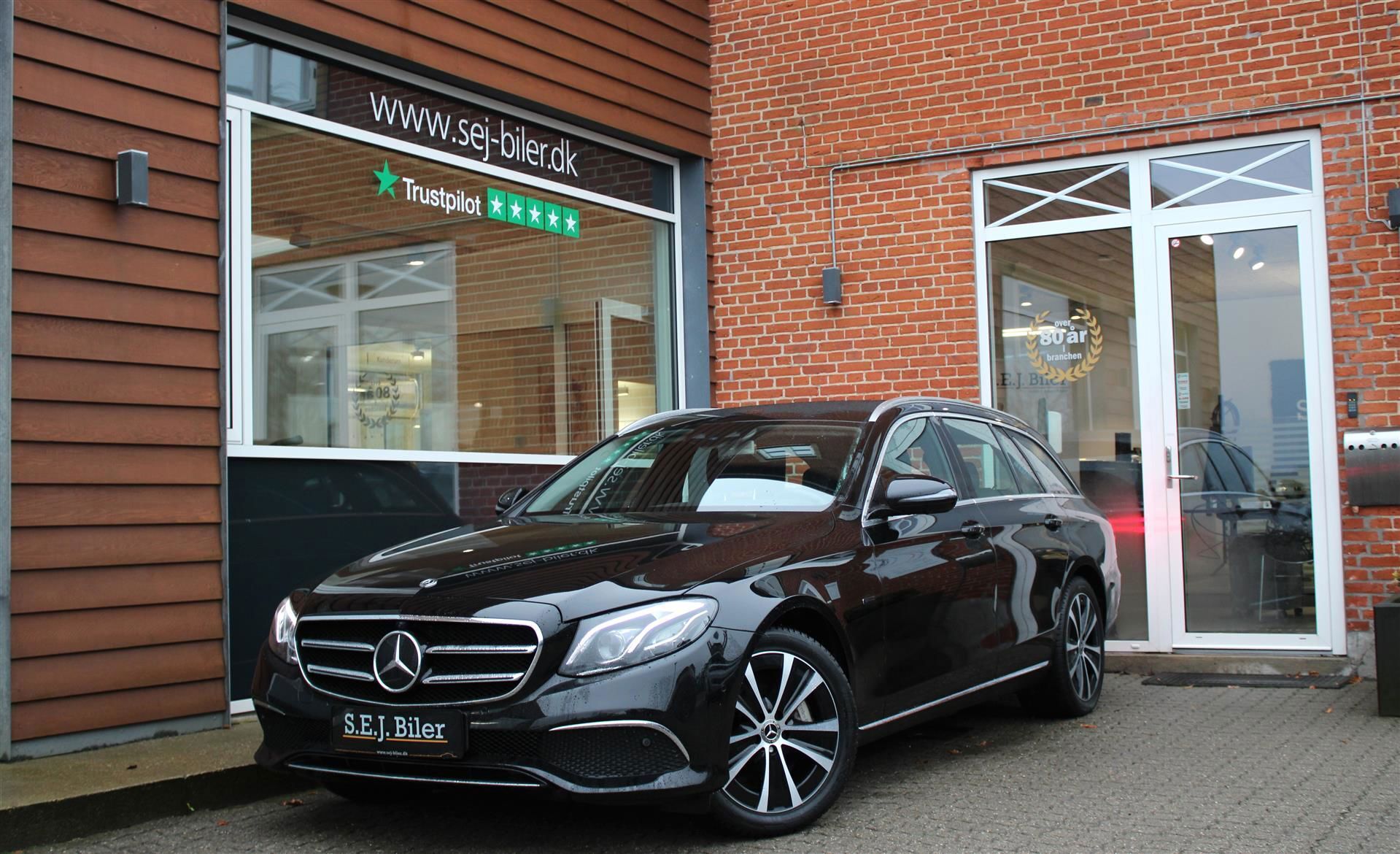 Sort Mercedes E300 de fra 2019