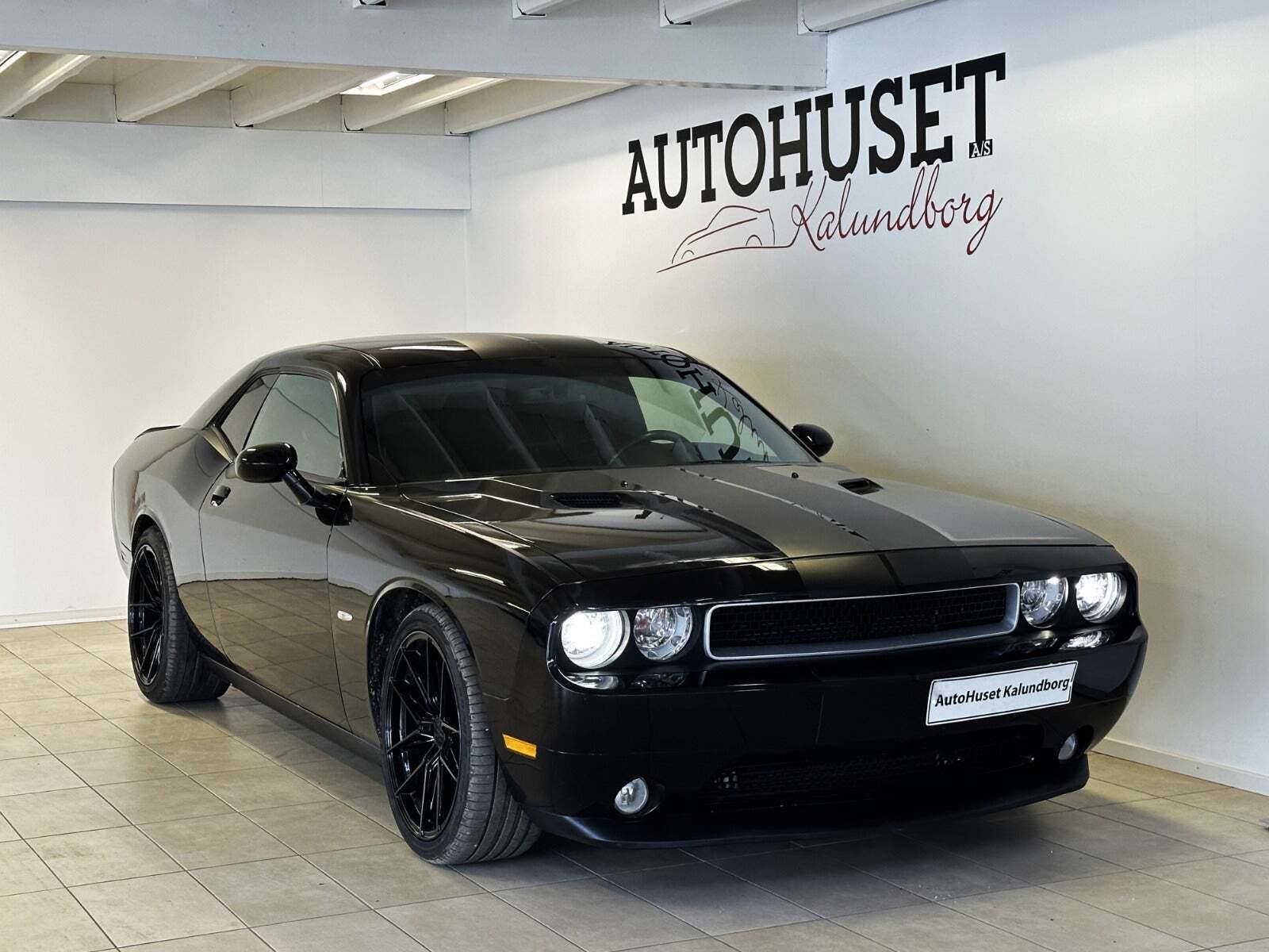 Sort Dodge Challenger fra 2010