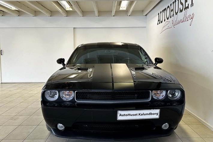 Sort Dodge Challenger fra 2010