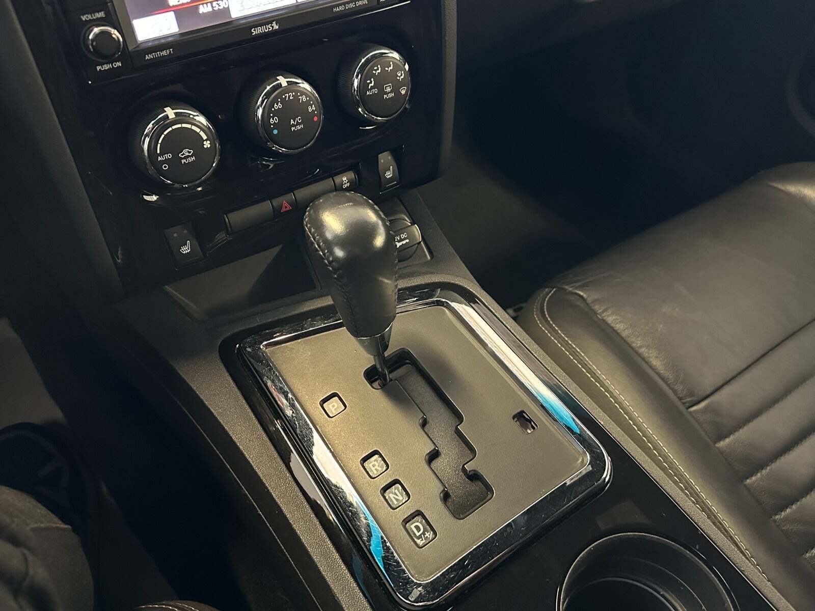 Sort Dodge Challenger fra 2010