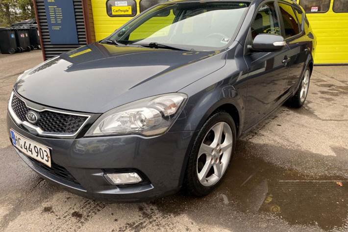 Grå Kia Ceed fra 2012