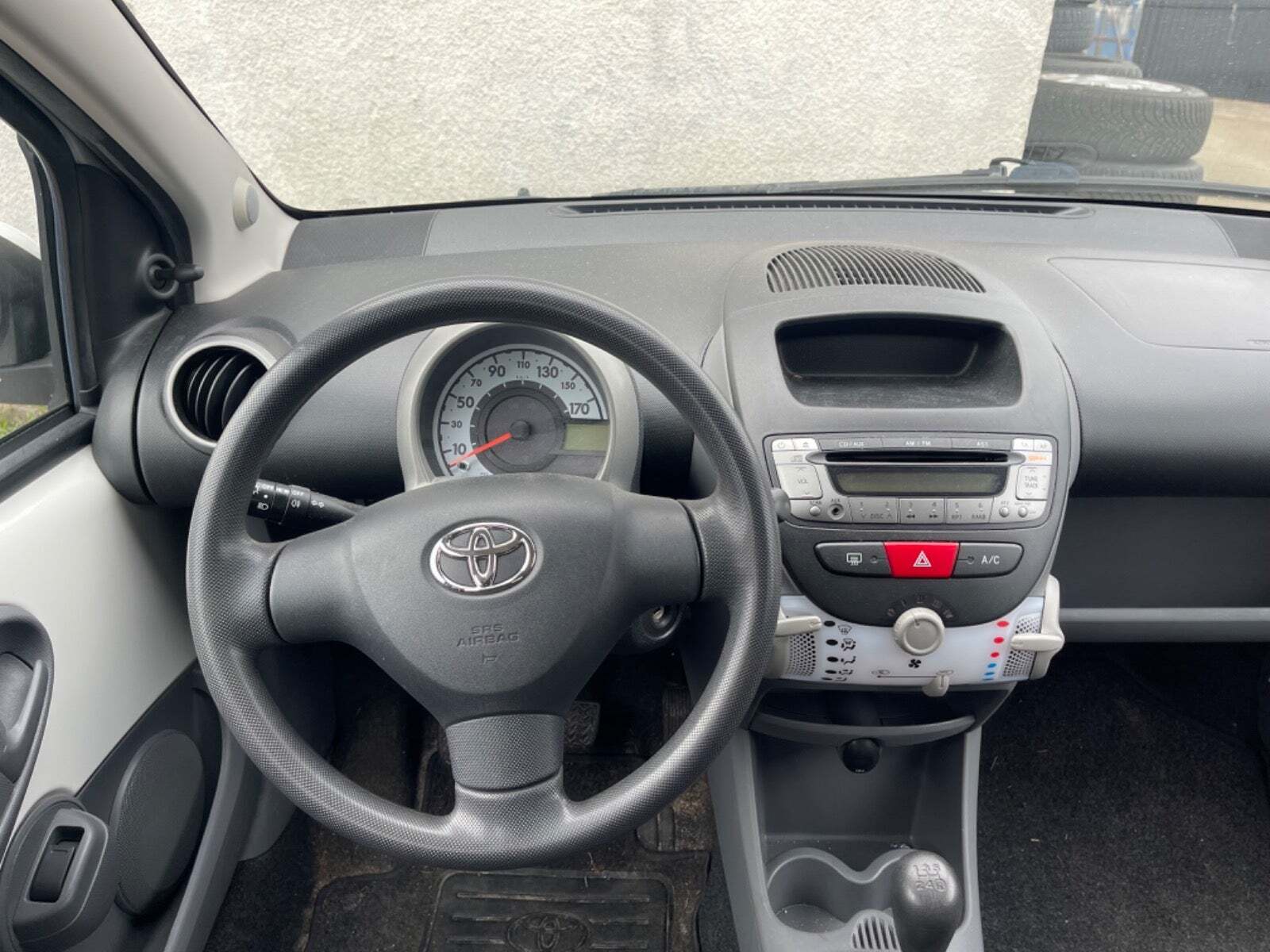 Hvid Toyota Aygo fra 2011