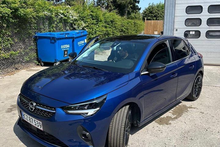 Blå Opel Corsa fra 2021