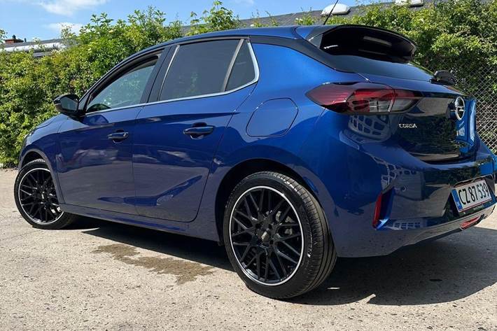 Blå Opel Corsa fra 2021