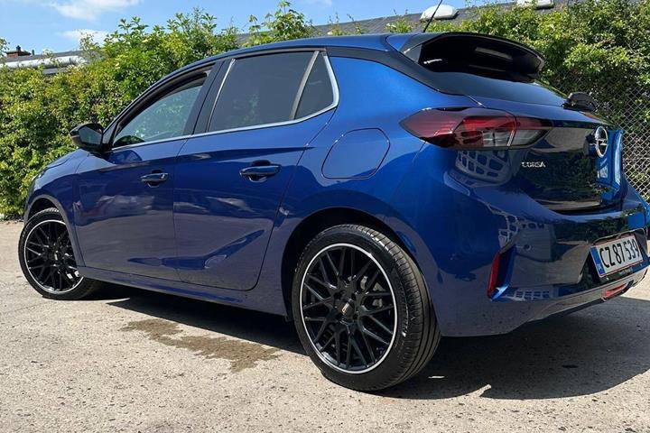 Blå Opel Corsa fra 2021