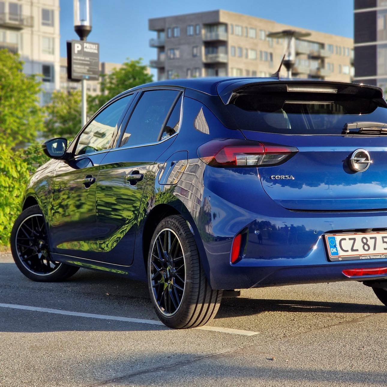 Blå Opel Corsa fra 2021