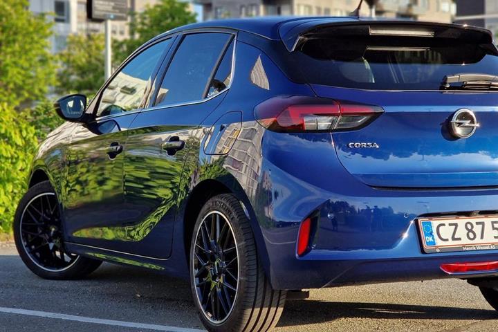 Blå Opel Corsa fra 2021