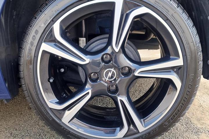 Blå Opel Corsa fra 2021