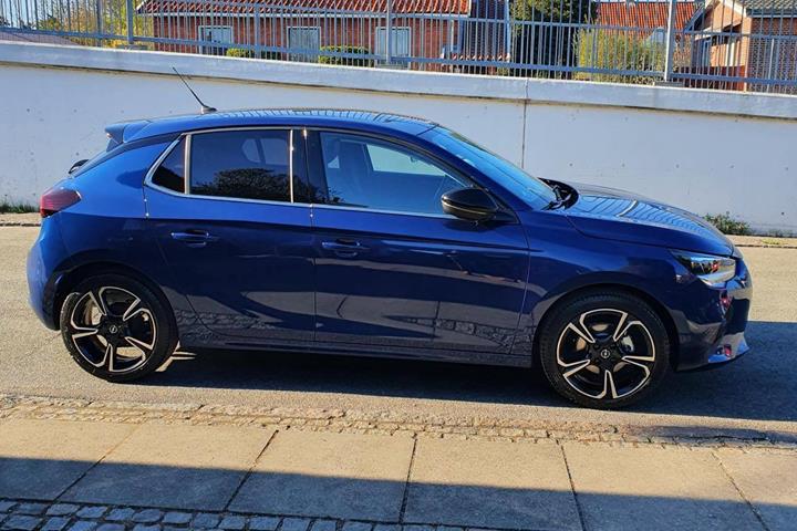 Blå Opel Corsa fra 2021