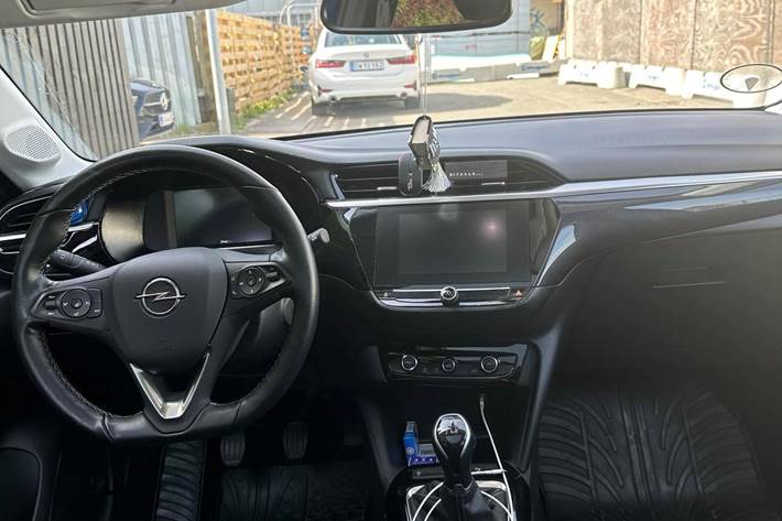 Blå Opel Corsa fra 2021