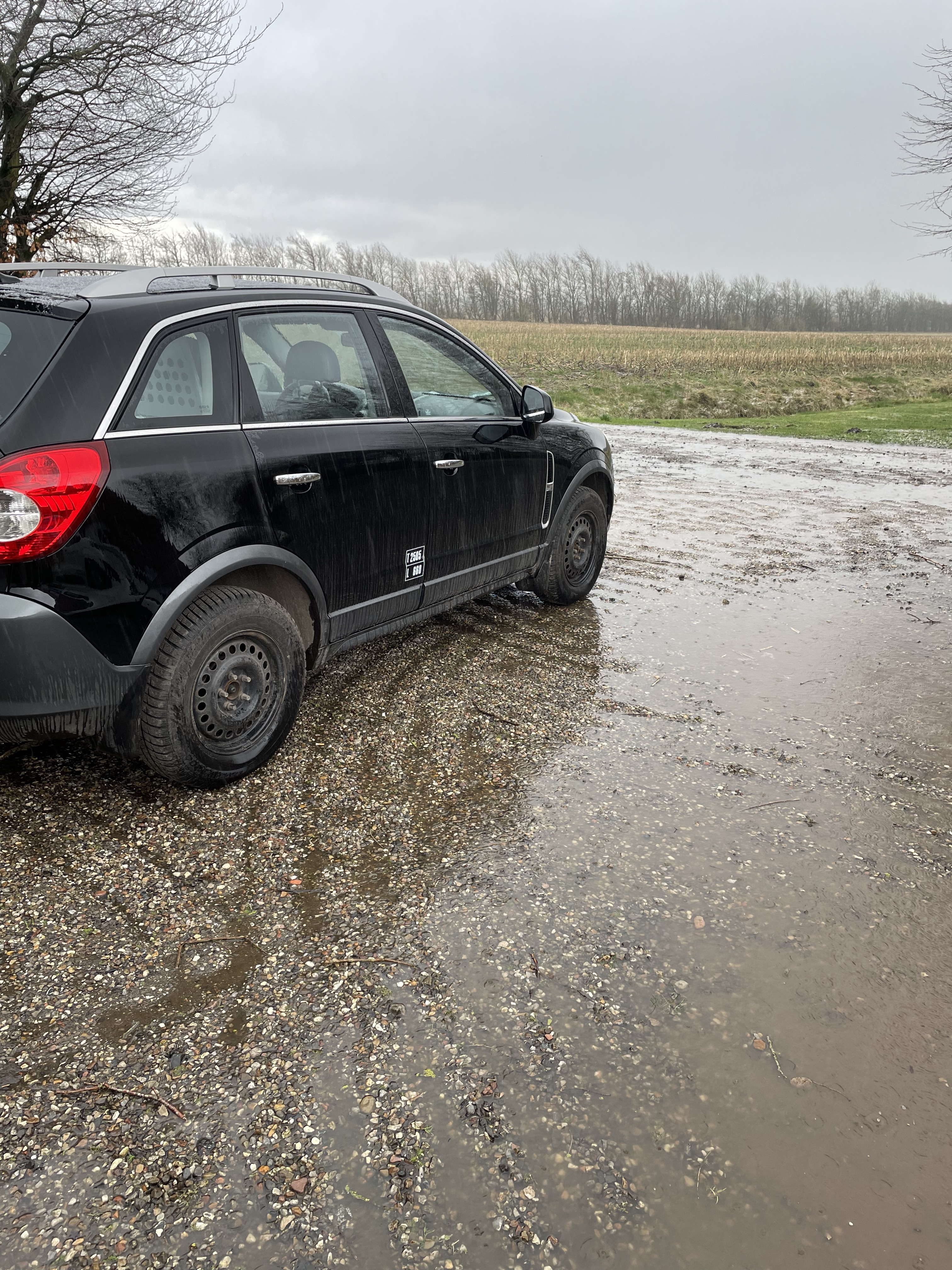 Sort Opel Antara fra 2007