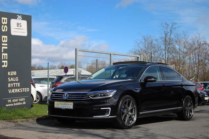 Sort VW Passat fra 2017