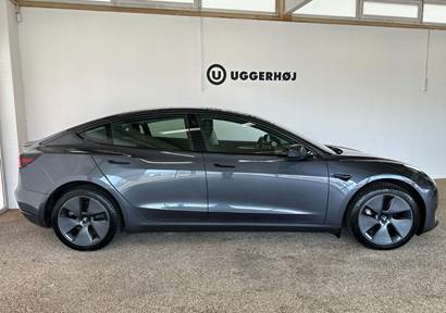 Tesla Model 3 RWD