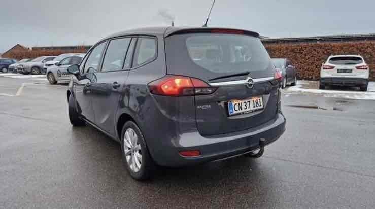 Grå Opel Zafira fra 2014