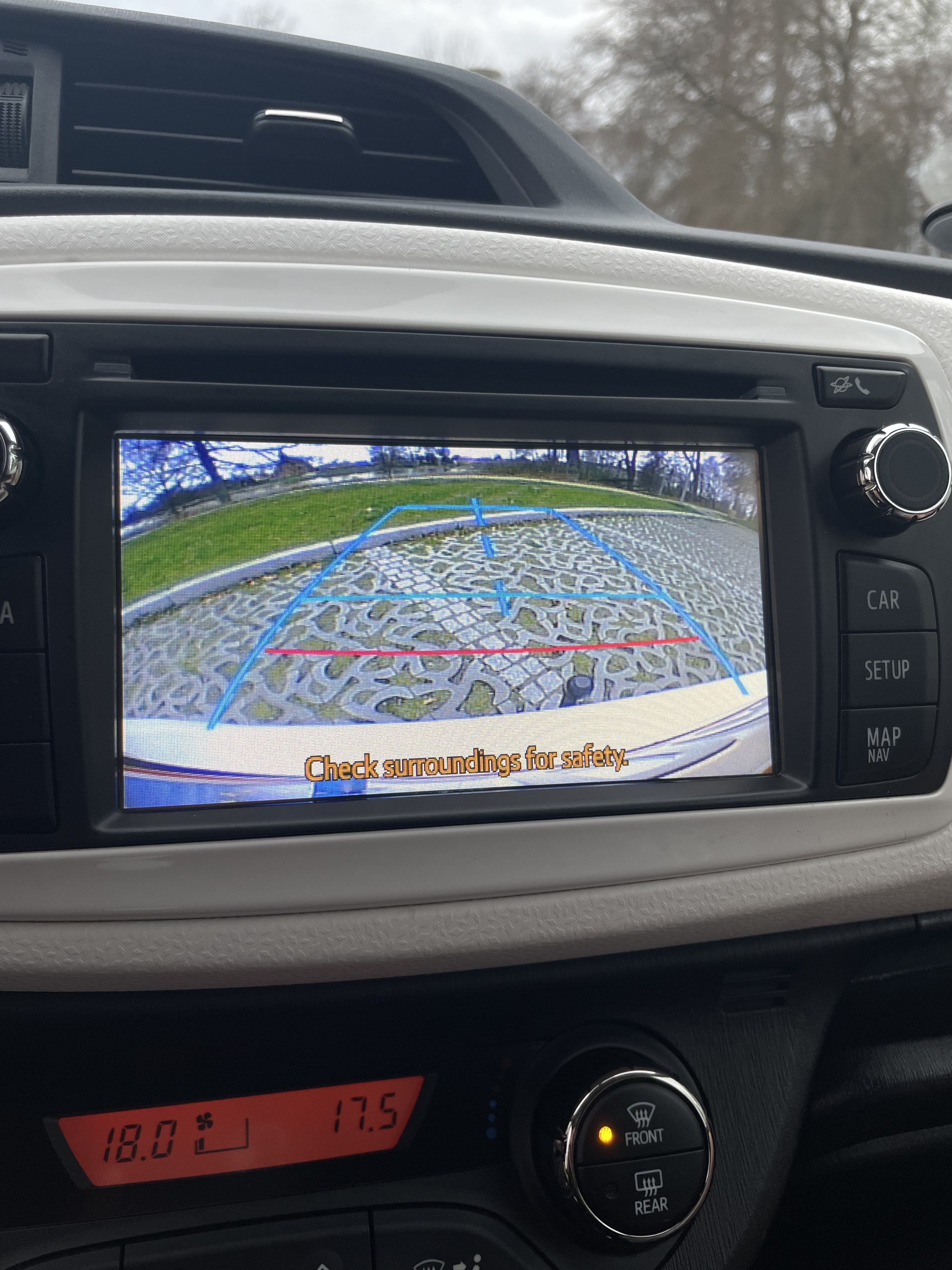 Hvid Toyota Yaris fra 2013