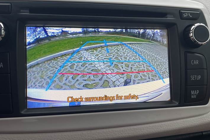 Hvid Toyota Yaris fra 2013