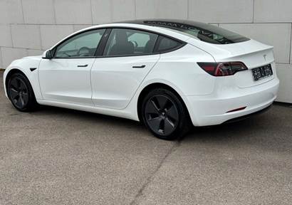 Tesla Model 3 RWD