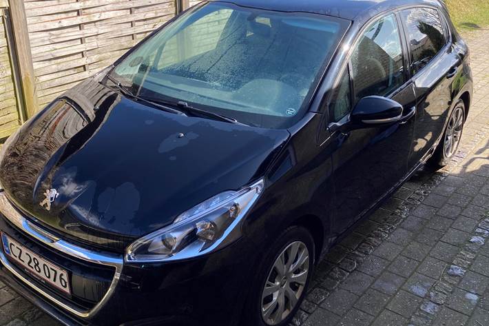 Sort Peugeot 208 fra 2017