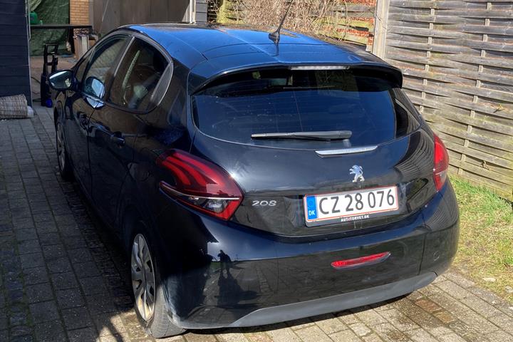 Sort Peugeot 208 fra 2017