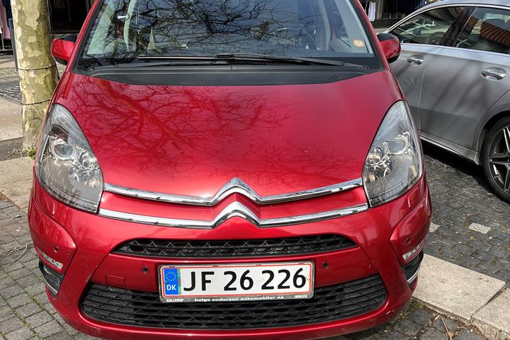 Rød Citroën C4 Picasso fra 2012