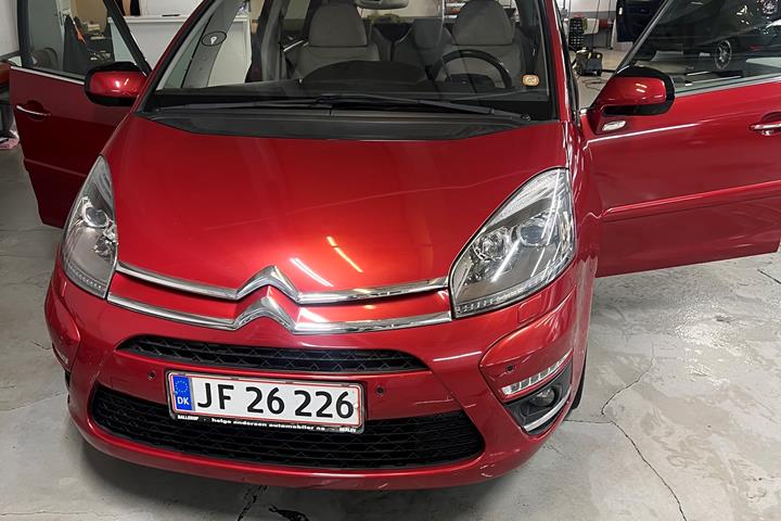 Rød Citroën C4 Picasso fra 2012
