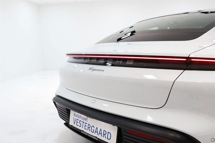 Hvid Porsche Taycan fra 2021