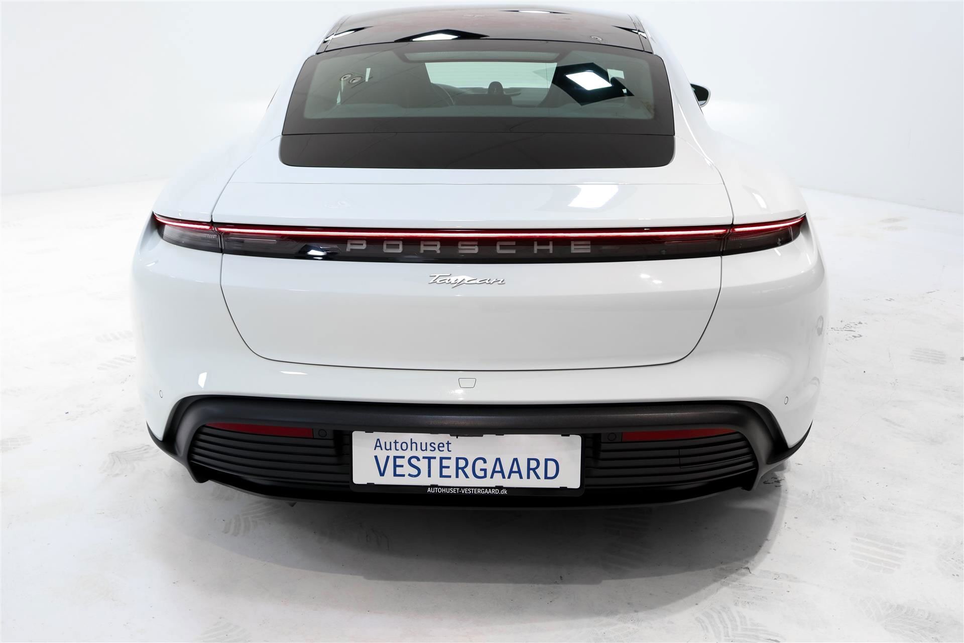 Hvid Porsche Taycan fra 2021