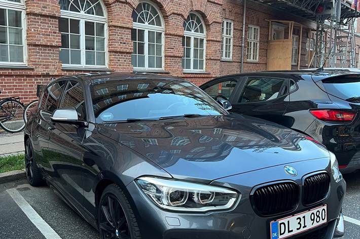 Grå BMW 1-Serie fra 2018