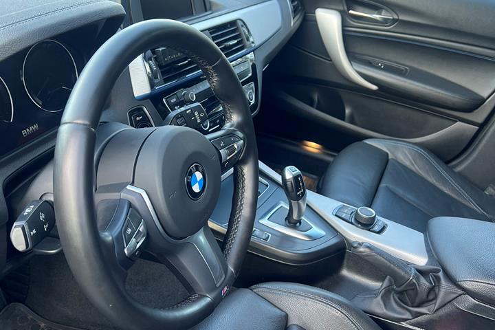 Grå BMW 1-Serie fra 2018