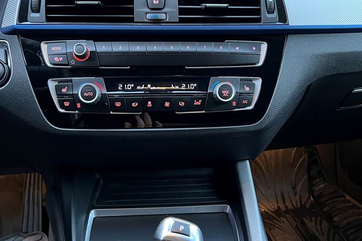 Grå BMW 1-Serie fra 2018