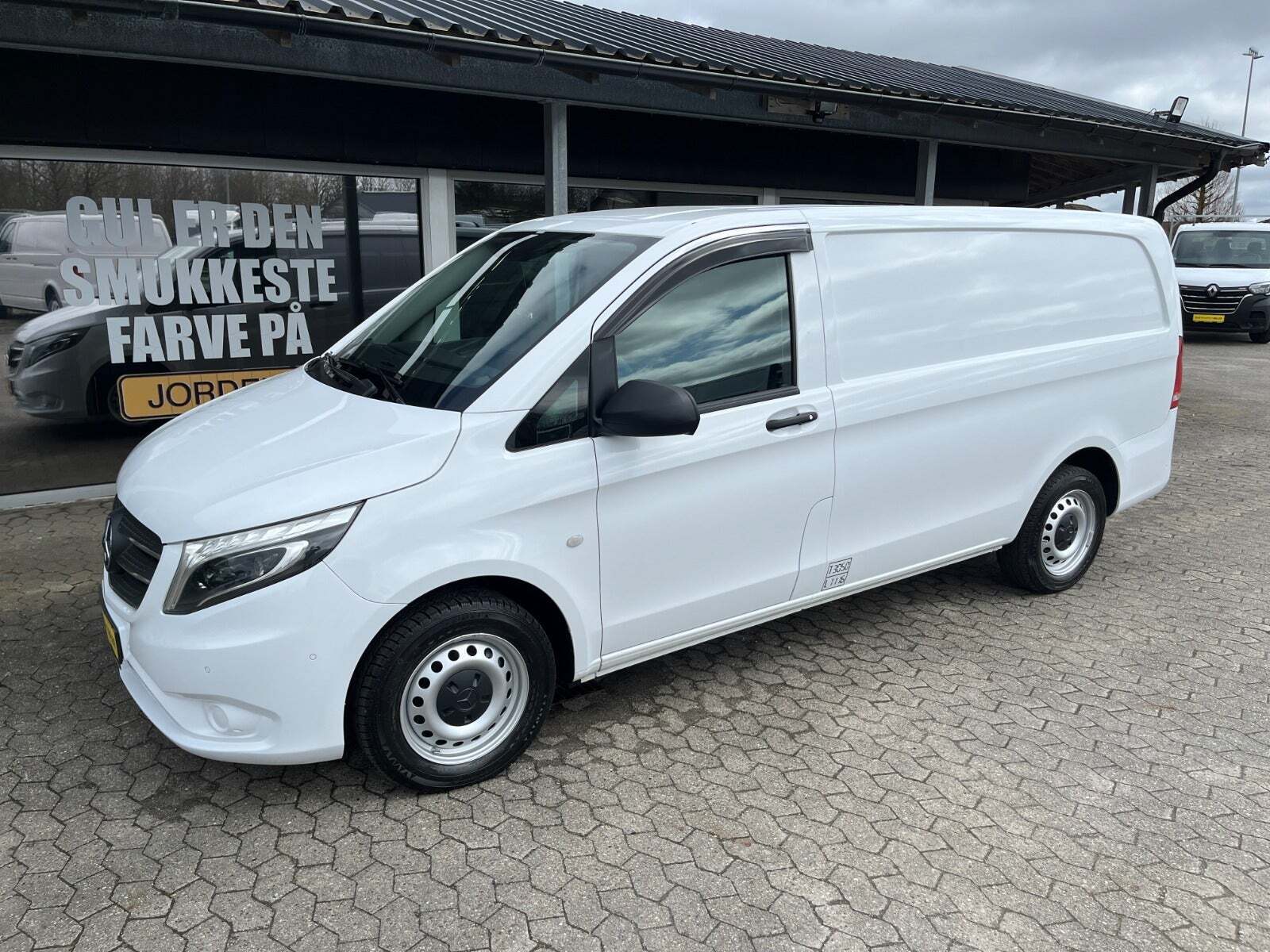 Hvid Mercedes Vito 116 fra 2019