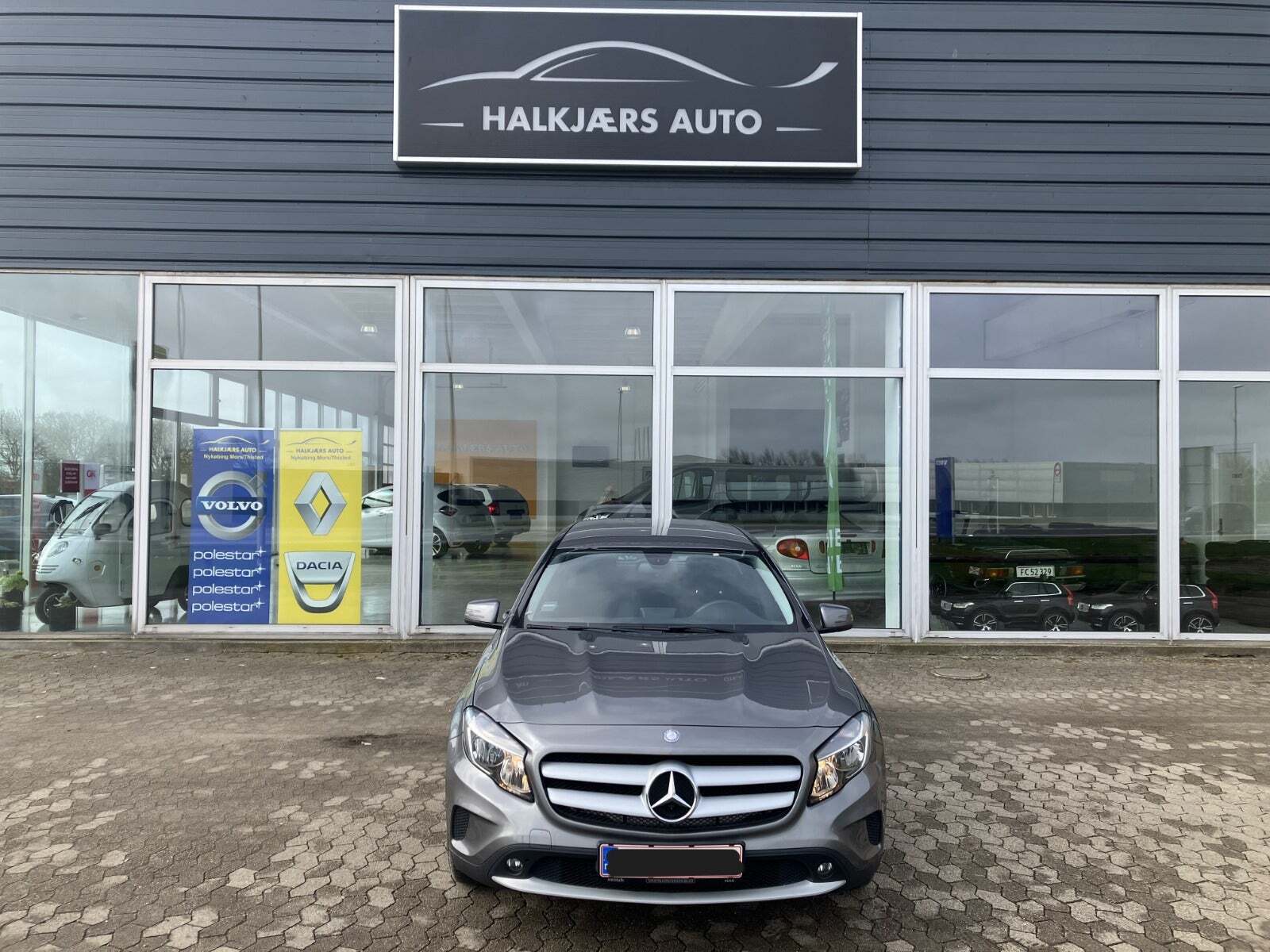 Grå Mercedes GLA200 fra 2014