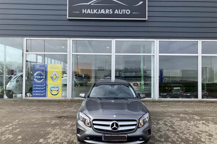 Grå Mercedes GLA200 fra 2014
