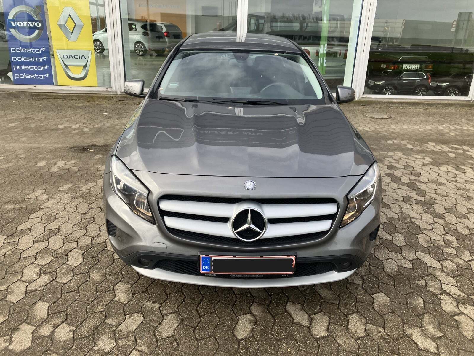 Grå Mercedes GLA200 fra 2014