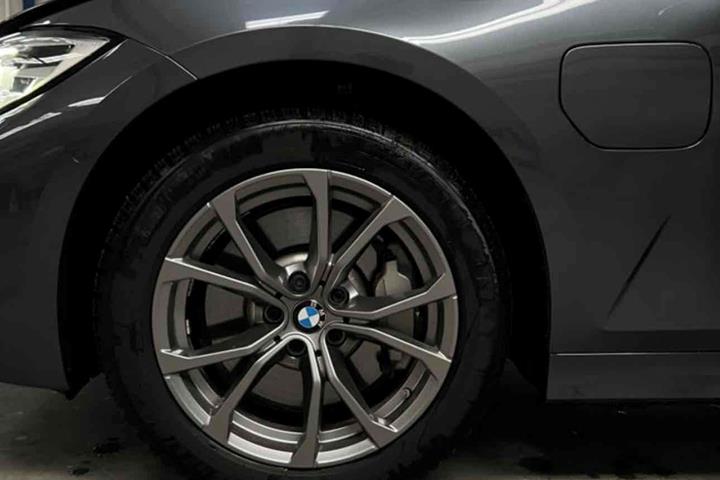 Grå BMW 3-Serie fra 2021